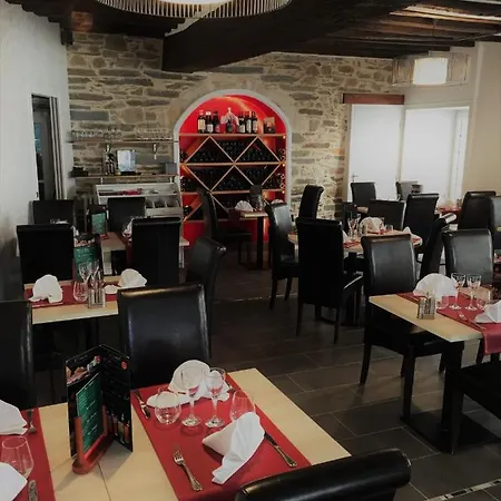 호텔 La Croix Verte - Le Relais Des Moulins 2*