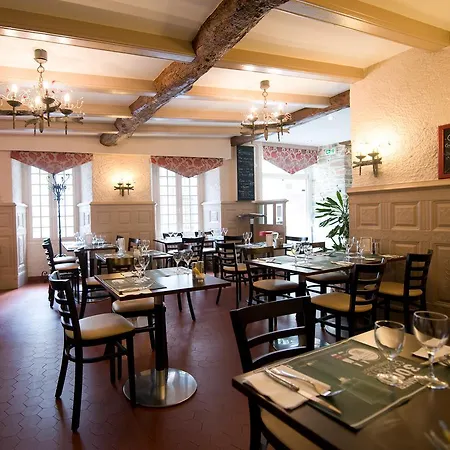 호텔 La Croix Verte - Le Relais Des Moulins 2*